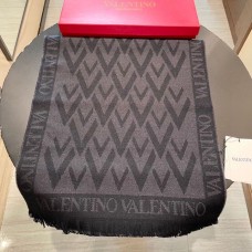 Valentino Garavani Cashmere Jacquard Shawl In Black