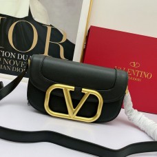 Valentino Garavani Large Supervee Shoulder Bag In Calfskin BlackGold