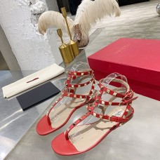 Valentino Garavani Rockstud Flat Flip-Flop Sandals Women Calfskin Red